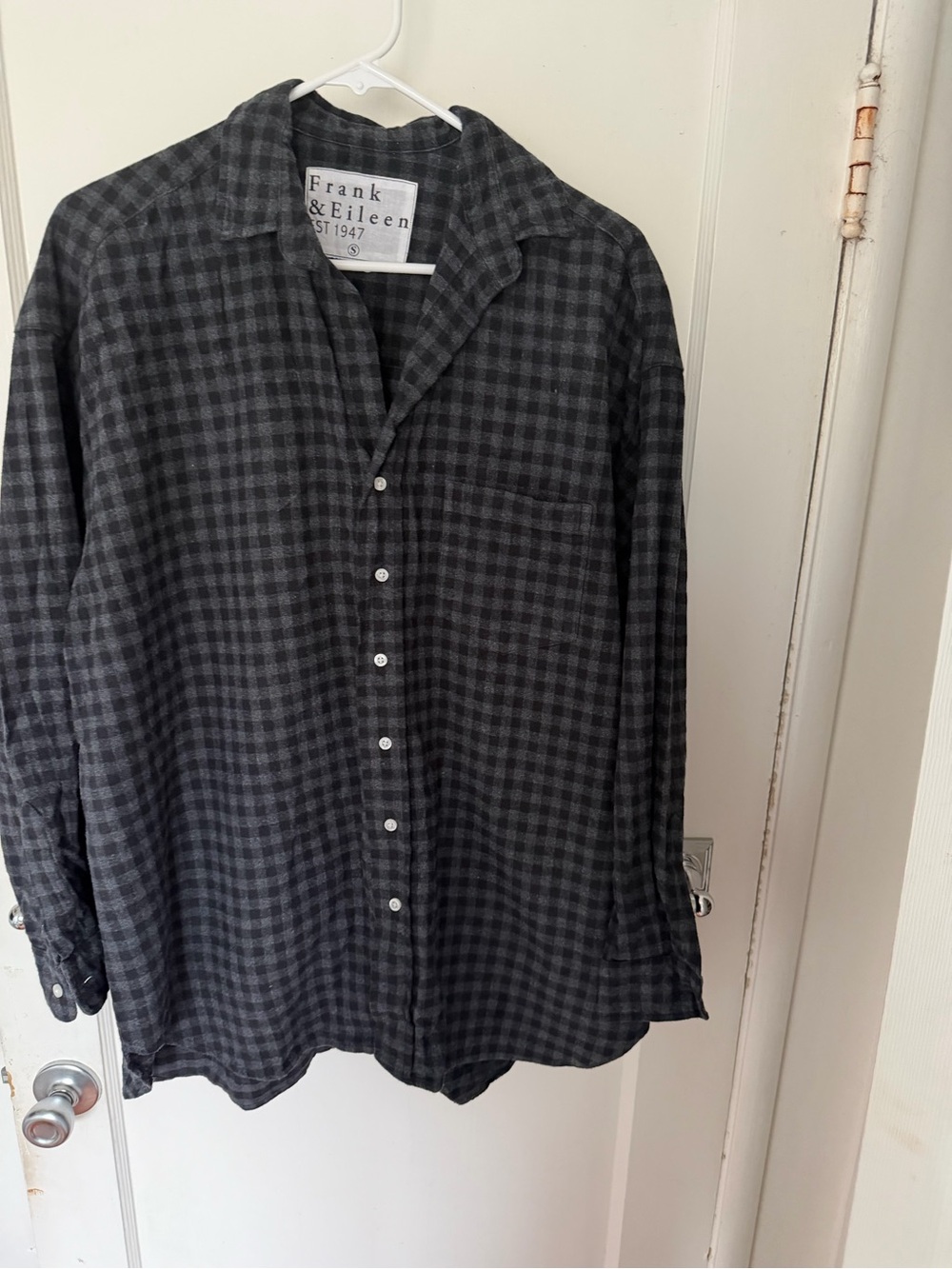 Frank & Eileen Black and Gray Check Long-Sleeve Button-Down Shirt